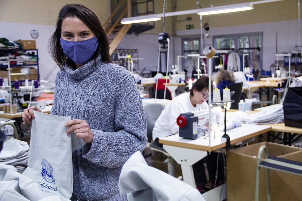 Transparente Handarbeit